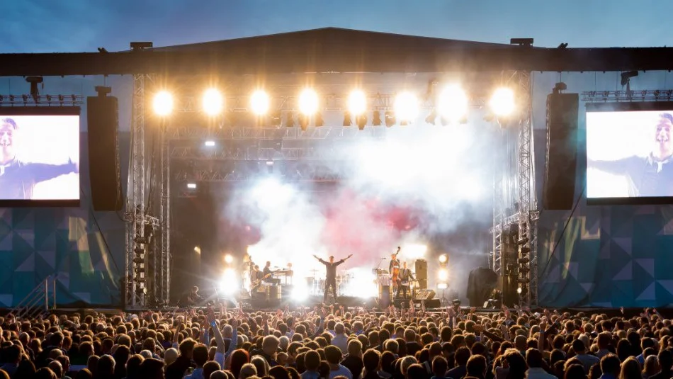 Reiseliv og festival paa same kanal