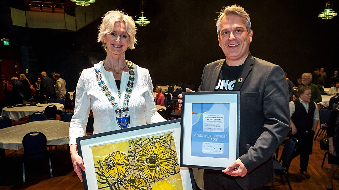 Årets regionbyggar Tove Lise Torve Lars Øyvind Baltzersen foto Møre og Romsdal fylkeskommune