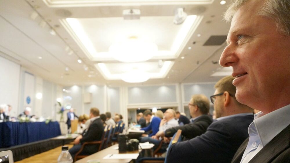 Regjering paa kollisjonskurs