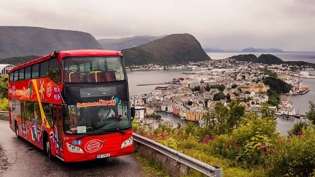916f93fd1a91 03 aalesund hop on hop off bus