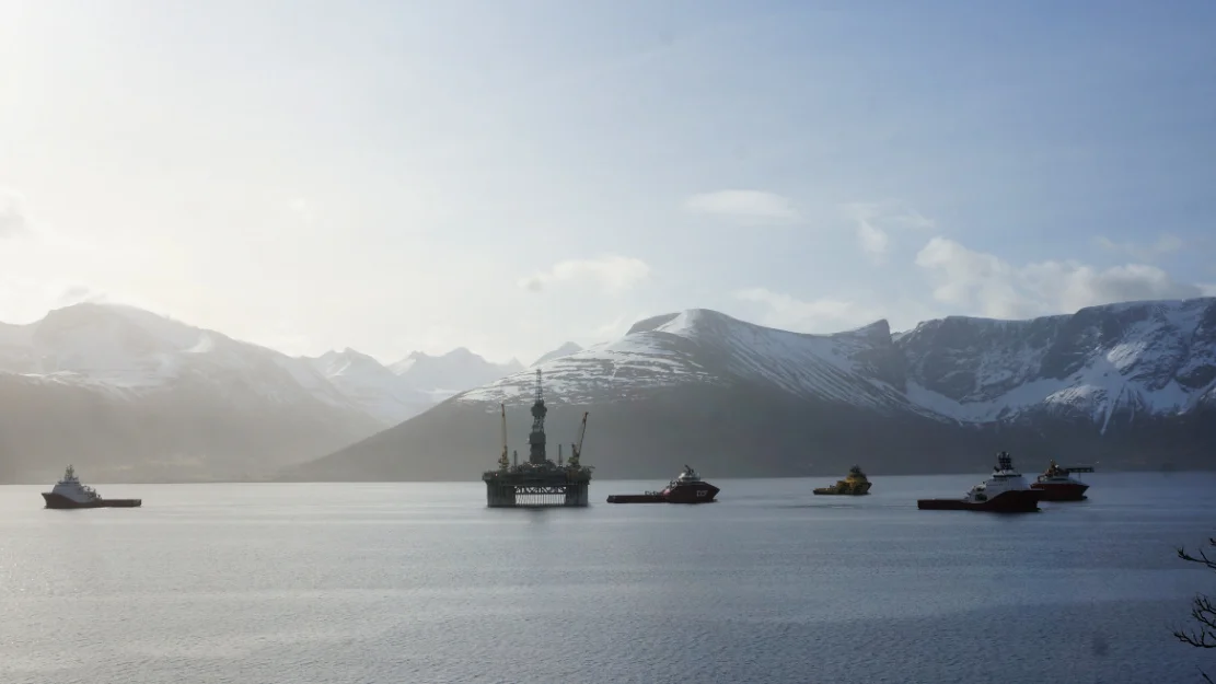 Rigg i Vartdalsfjorden foto Ogne