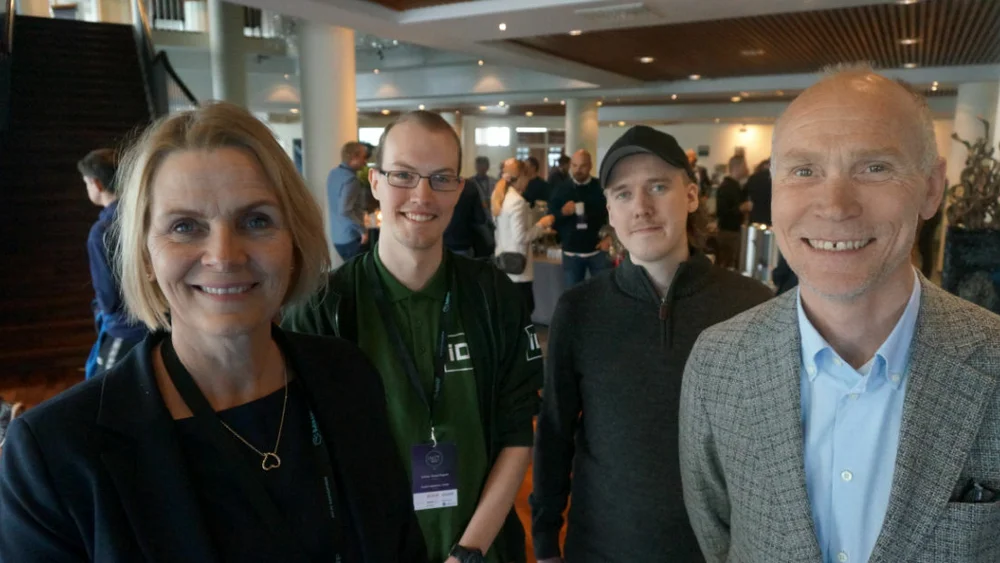 Britt Flo molde næringsforum studentene Andreas Elvsas Fredrik Kristiansen rektor Steinar Kristoffersen foto Ogne