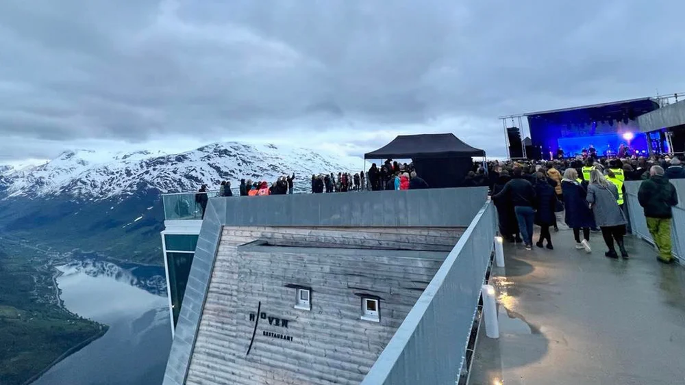 Loen skylift hoven restaurant konsert madrugada 11