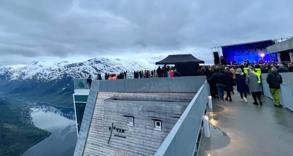 Loen skylift hoven restaurant konsert madrugada 11