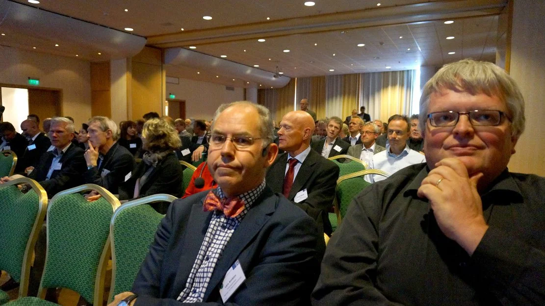 Halvert oppslutning paa to aar