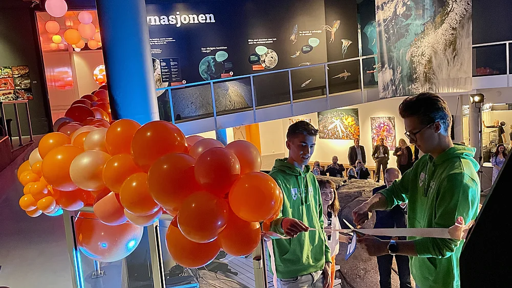 Emil Andre Helstad t v Mathias Martinussen Aure  elevar havbruk foto marius 11