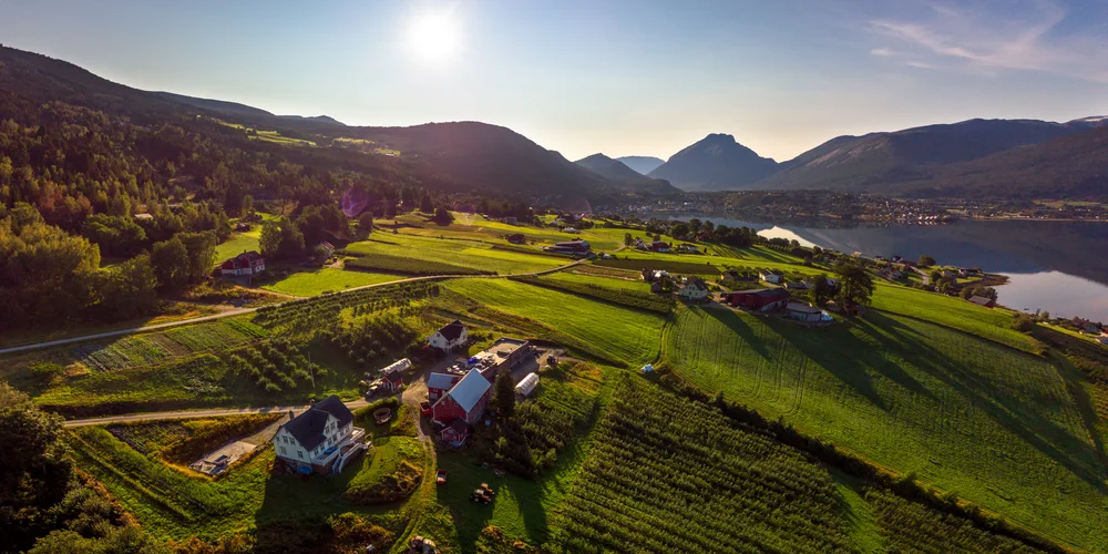 Gardsbrenneriet dronefoto utan logo 3