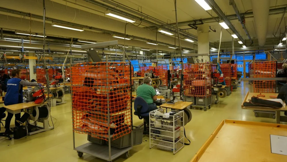 Ekornes kuttar i produksjonen