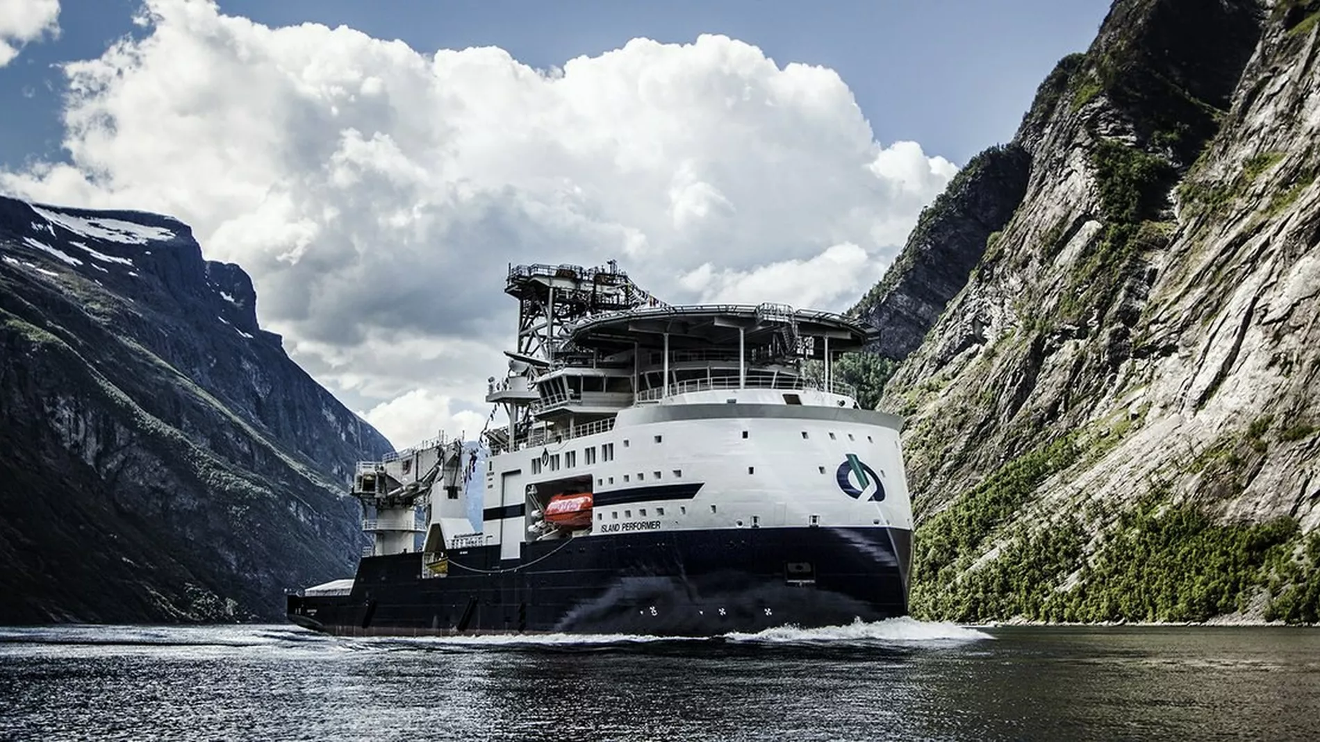 Store kjoep i Island Offshore obligasjon