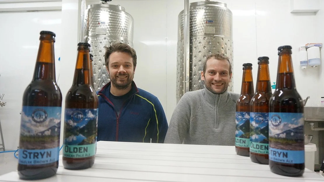 Nordfjord kastar seg paa oel boelgja