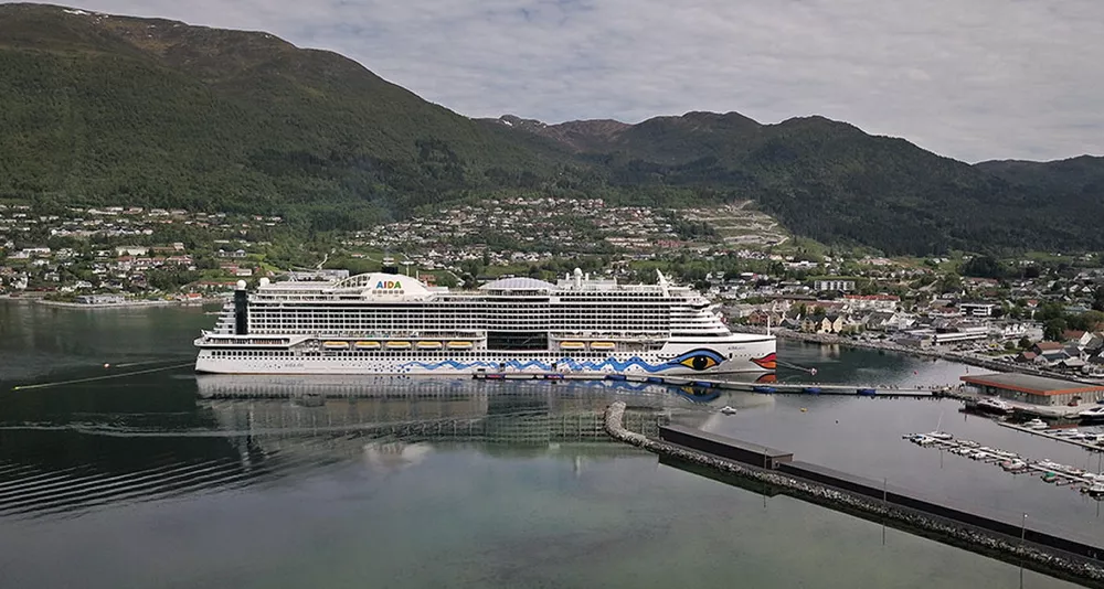 Cruiseskip Aida Nordfjordeid Hamn Foto Nordfjordeid Hamn 11