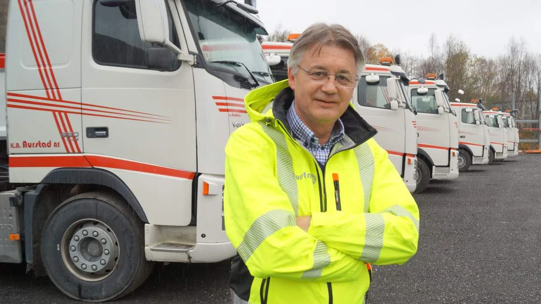Gjekk fraa faa store til mange smaa oppdrag