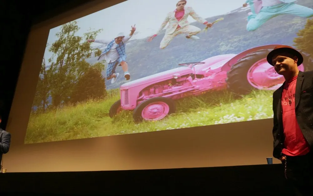 Moods med knallroede tall igjen