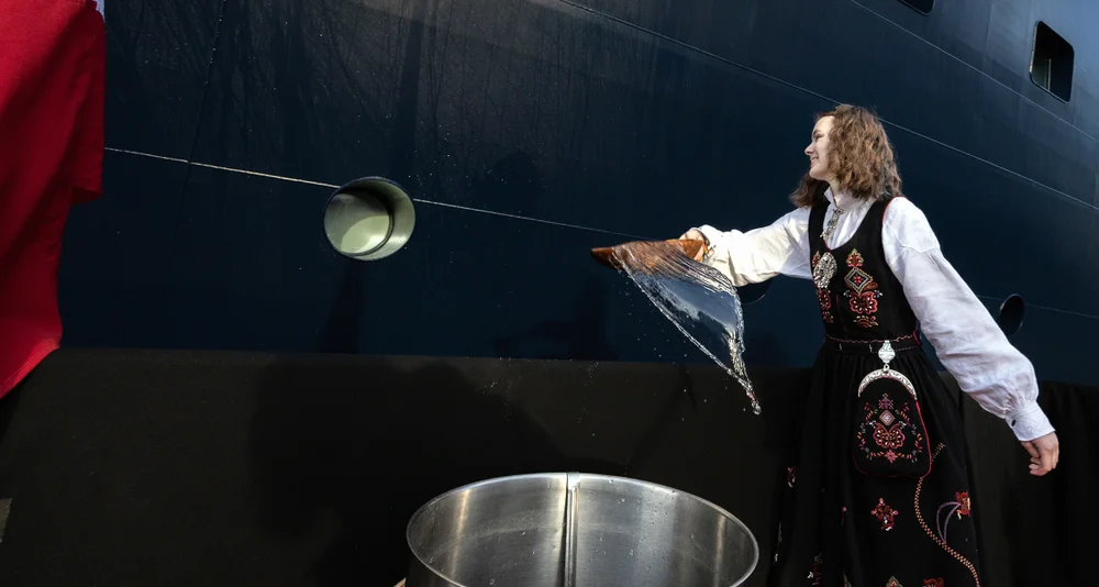 Havila Castor dåp gudmor Aurora Sævik Foto Havila Kystruten