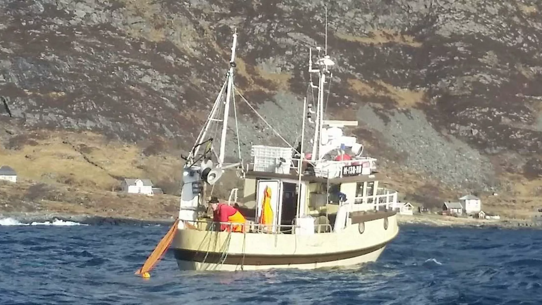 Innfoerer aldersgrense for aa jobbe paa fiskebaat