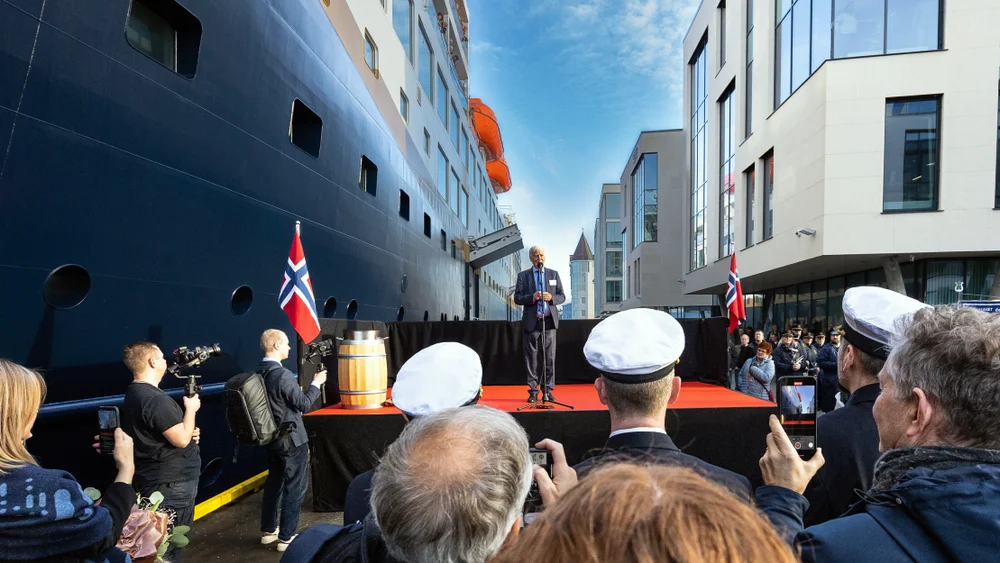 Havila Castor dåp Per Sævik Foto Havila Kystruten 11