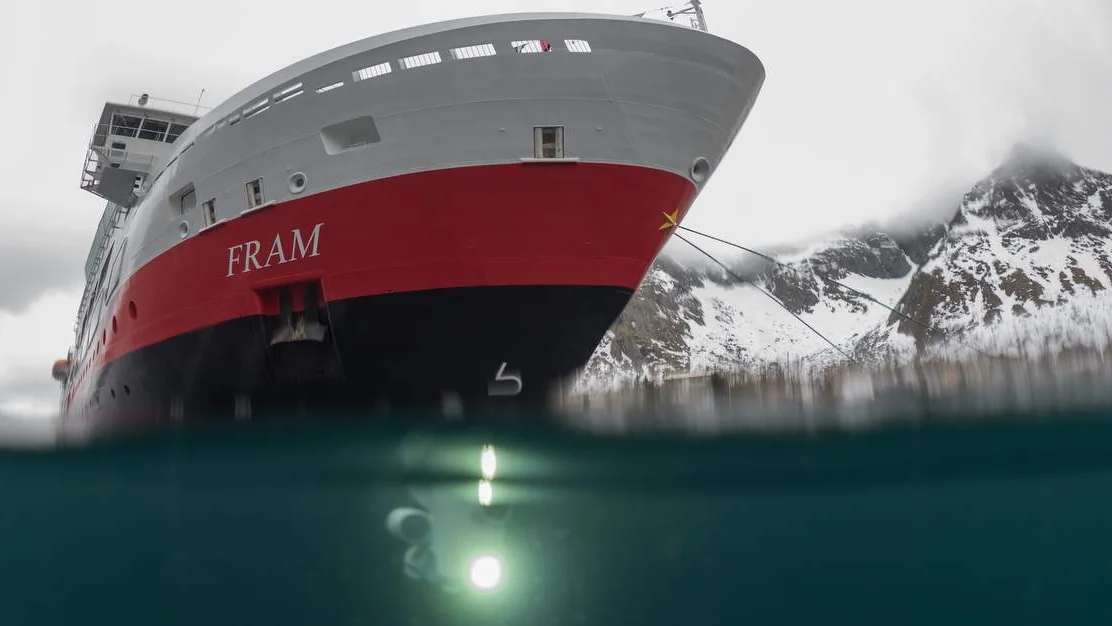 Tester ut drone som kan inspisere skroget under vann