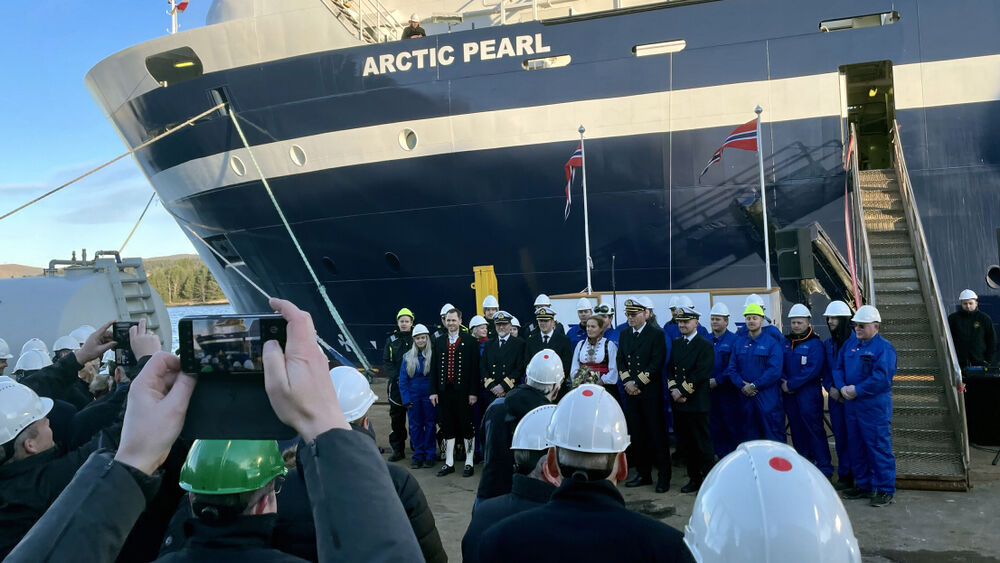Arctic Pearl dåp mannskap dåpsfølge foto Marius