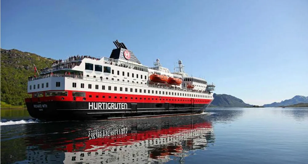 Hurtigruten kjoeper Richard With