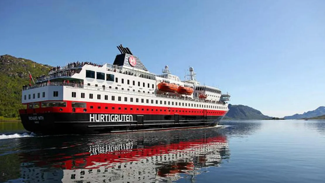 Hurtigruten kjoeper Richard With