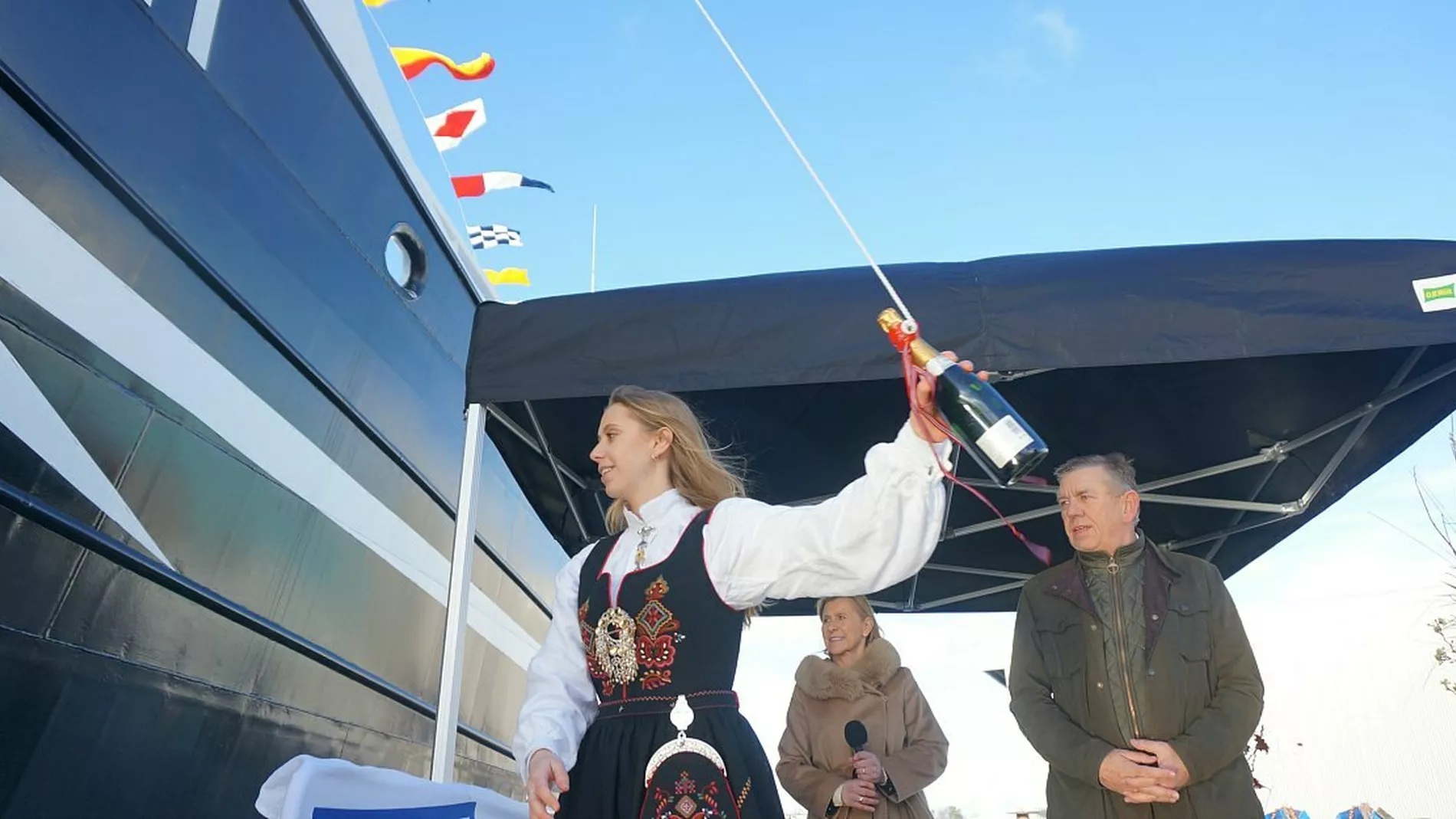 Gudmor Nikoline Aasne Janne Grete Strand Aasnes og Knud Degn Karstensen foto Ogne