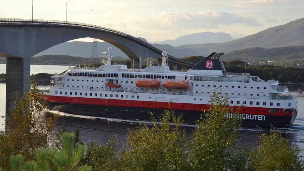 Hurtigruten stadfestar bod paa Kystruta