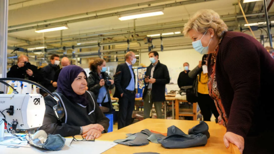 Erna Solberg hos Ekornes foto Ogne