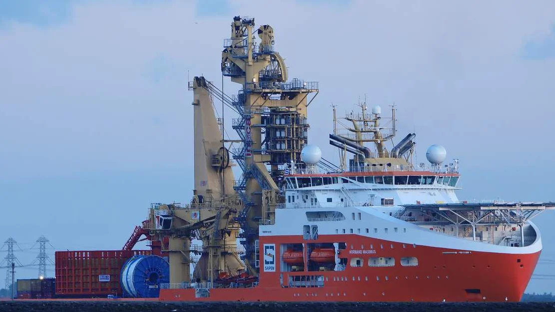 En omkom og fire ble skadet da gass under trykk eksploderte