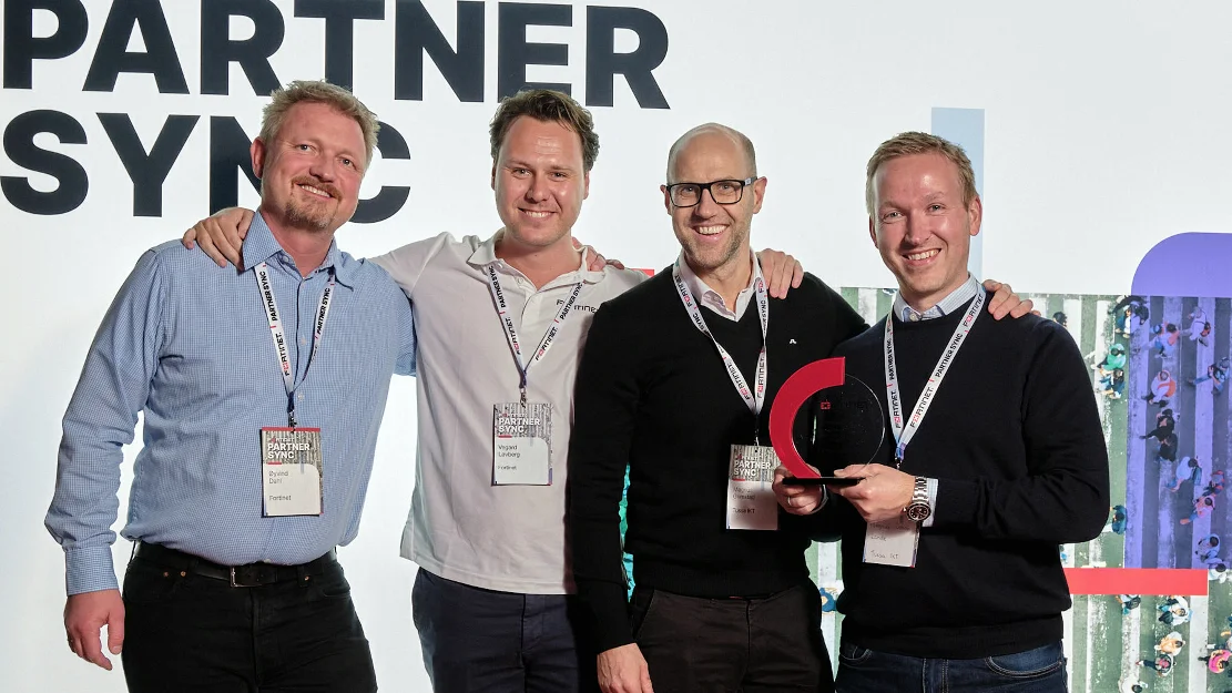 Tussa ikt pris Øyvind Dahl Vegard Løvberg Magnus Grimstad Magnus Lande Foto Tussa IKT