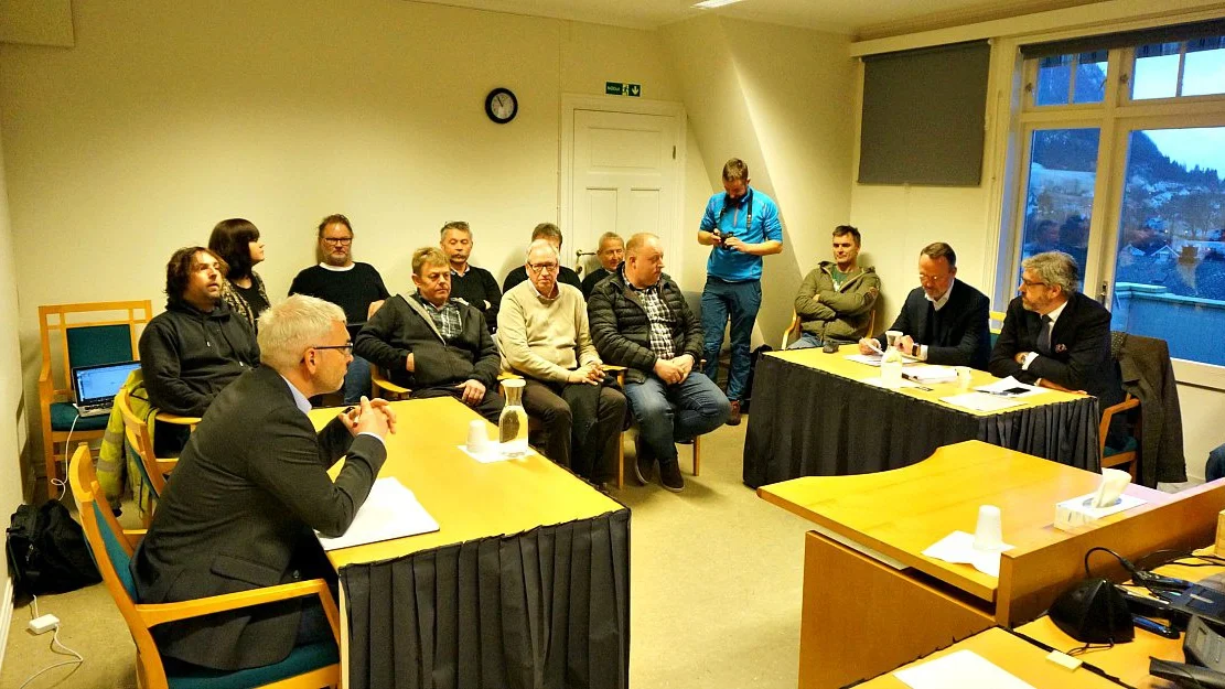 Aurstad krav paa over 300 millionar kroner