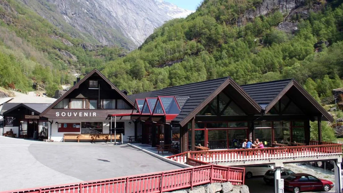 Har bygt nytt kjoeken til sju millionar