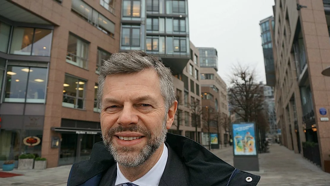 Flakk fisjonerer i Hexagon