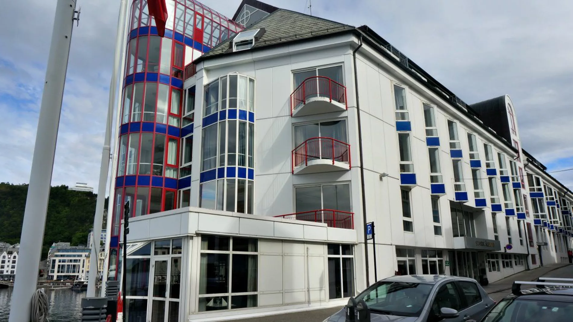 Thon Gruppen kjoeper hotellbygg aksjar