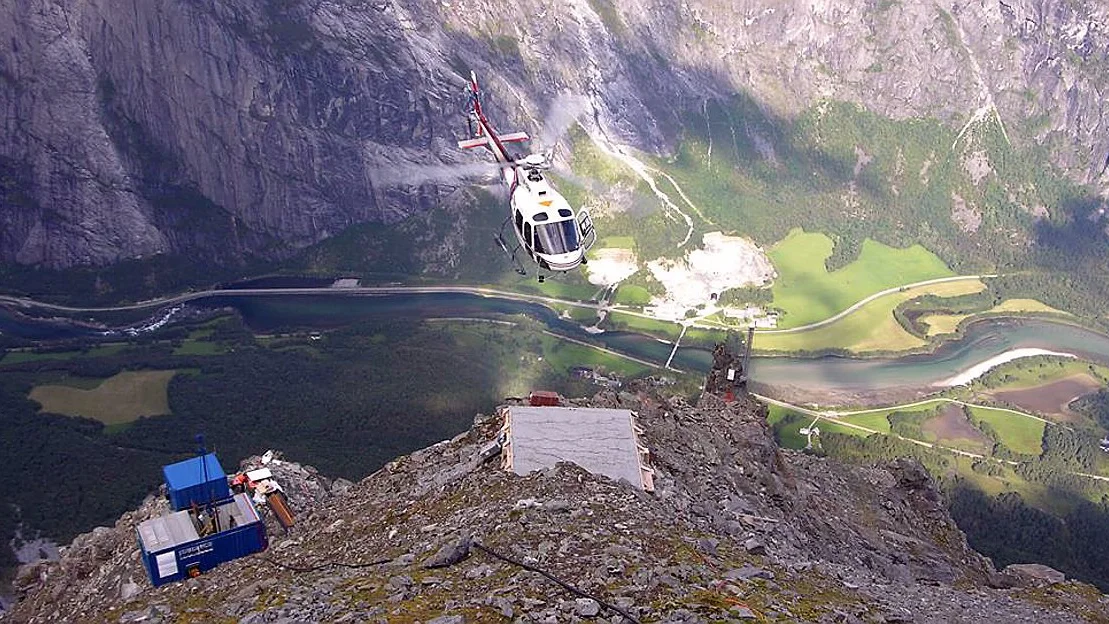 E136 stenges om Veslemannen raser