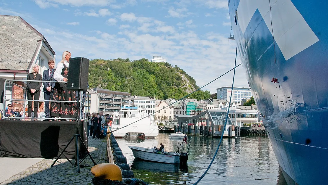 Mange kom til skipsdaap i A Alesund