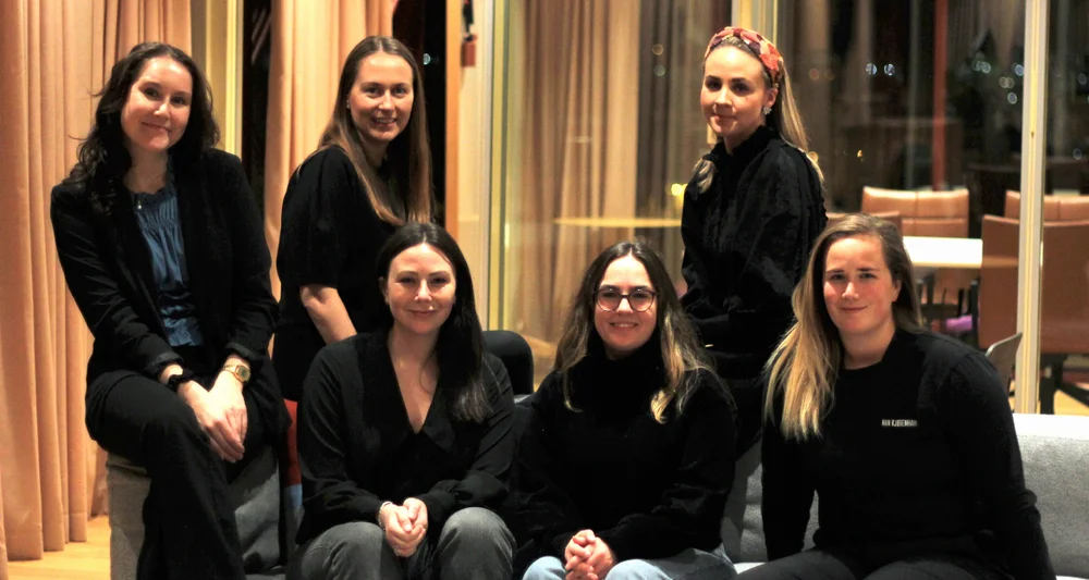 Johanne Kjerstad Kristine Hoddevik Lene Sætrevik Vinje Linda Mari Hatmosøy Marte Skarbø Trine Silseth Bergsås Foto KIN 11