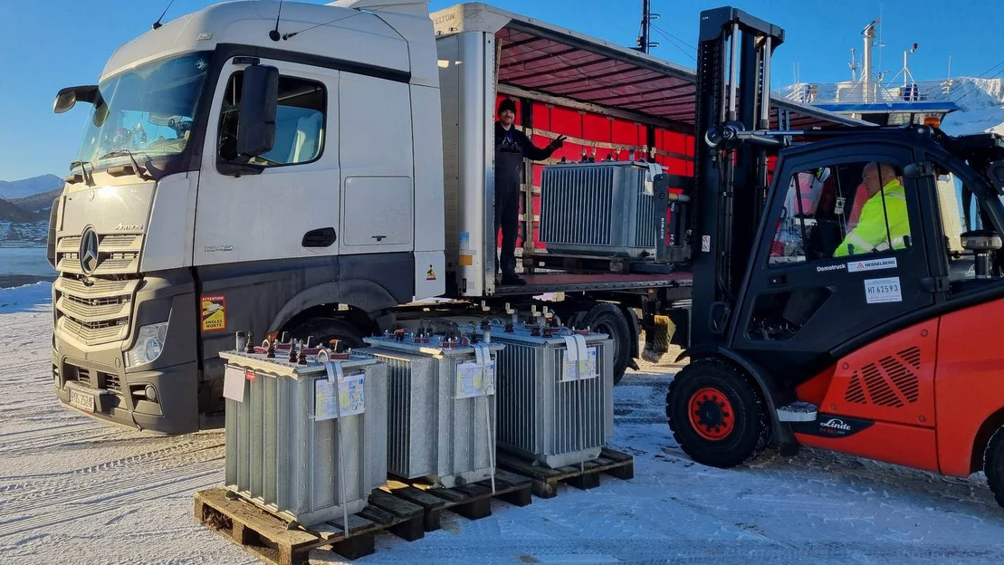 89 D1 CCB7 3875 40 B3 A55 B 916 D396 AF6 A4