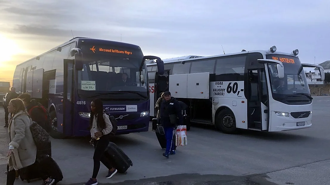 Hard busskamp om flypassasjerer