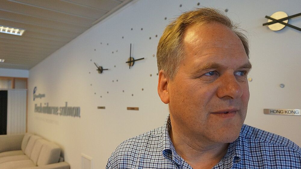 Armar og bein for aa faa laksen fram