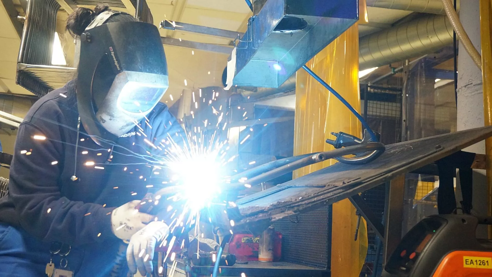 Industriledigheten oeker mest