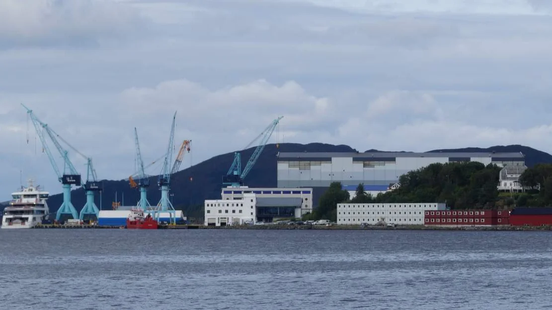 Vil ha bygt mineryddere og forskningsfartoey