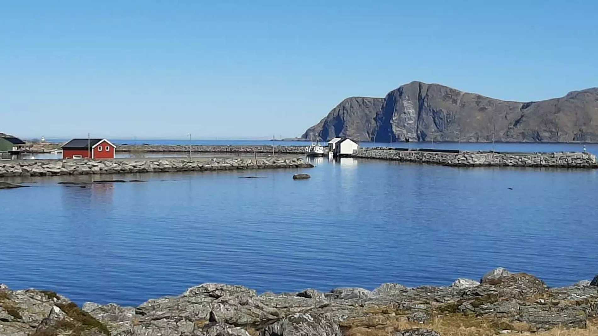 Koronamidlar til tre moloar og seks fyrstasjonar