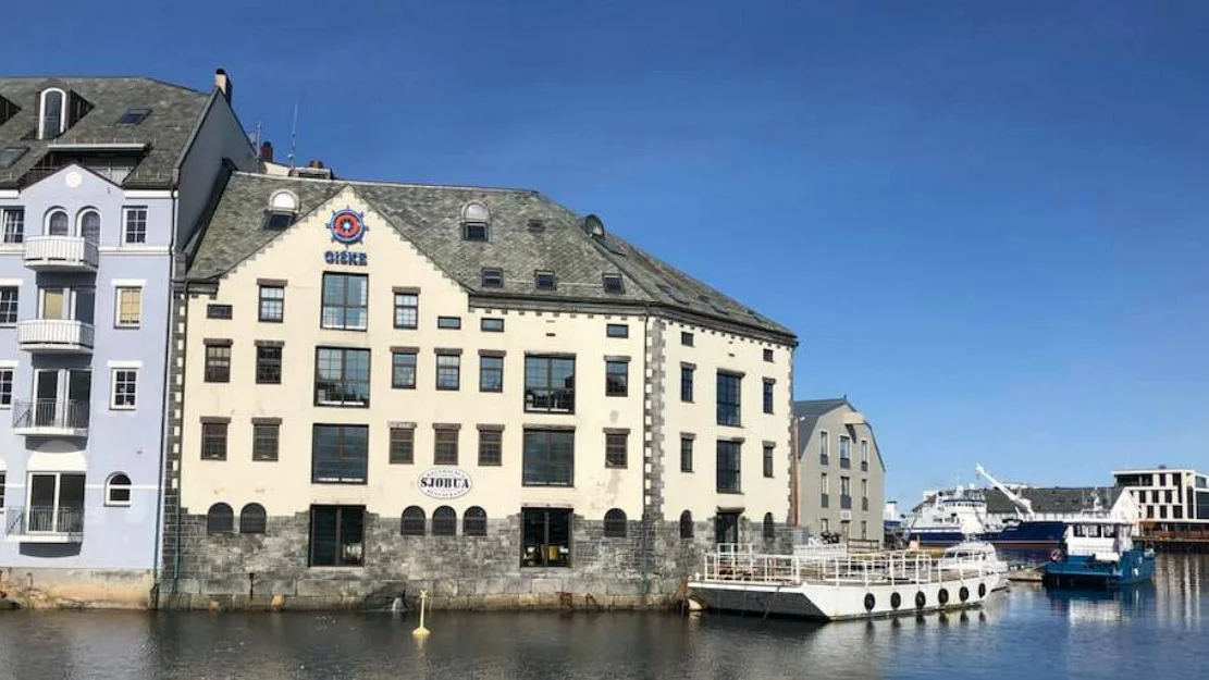 Startar nytt Sjoebua selskap