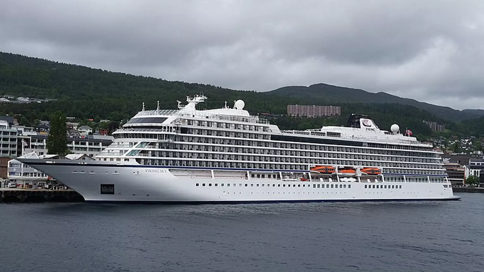 Viking Sky i koronaopplag i A Alesund