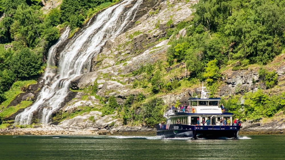 Har arbeid til langt faerre i aar