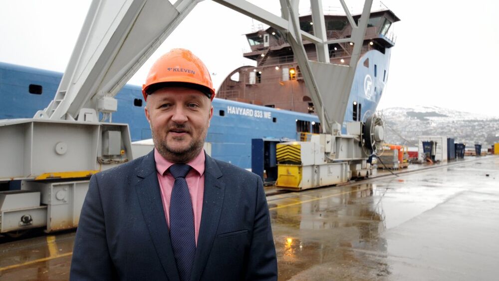 Kleven eigaren paa veg til verftet