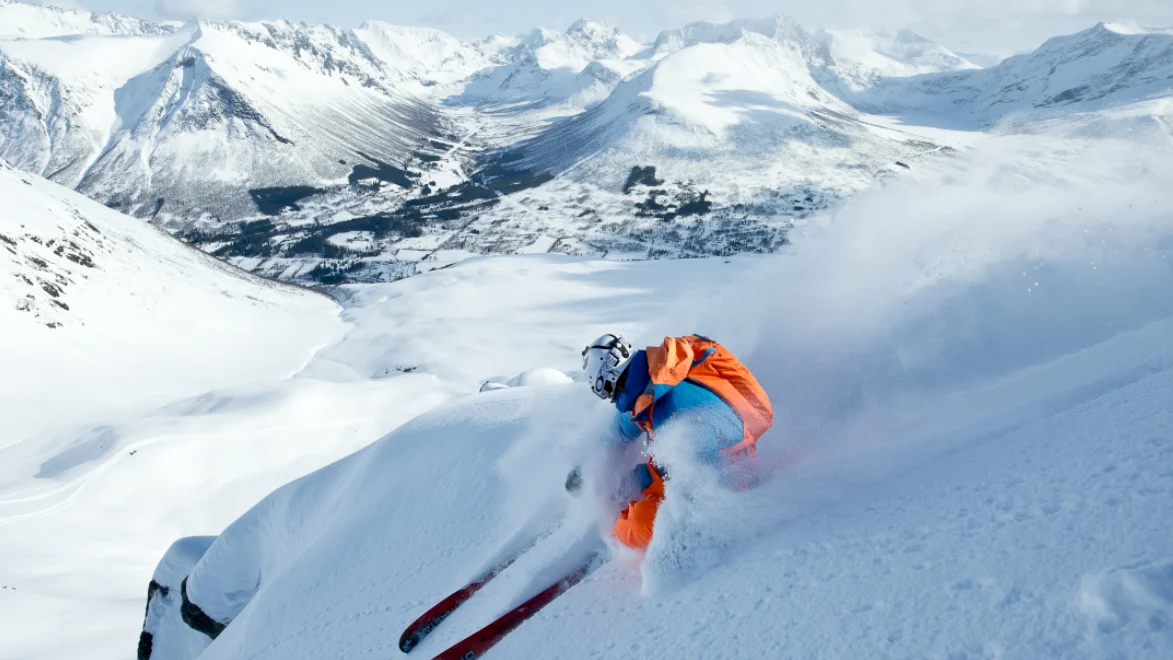 Deler ut 250 millioner til skisenter og fornoeyelsesparker