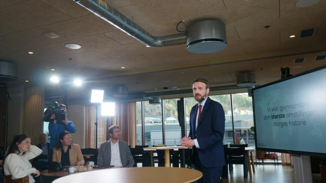 Næeingsminister Jan Christian Vestre Ålesund april 2023 foto ogne