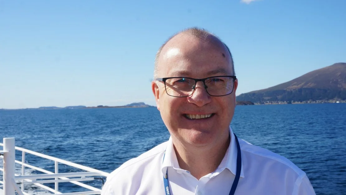 Byggjer ut på Terøya
