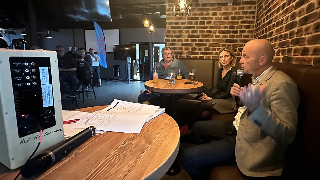 Politisk pub Erik Espeset Sofie Marhaug foto Marius